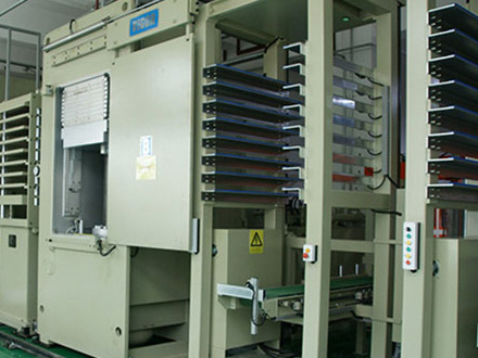 PCB多層板壓合機(jī)