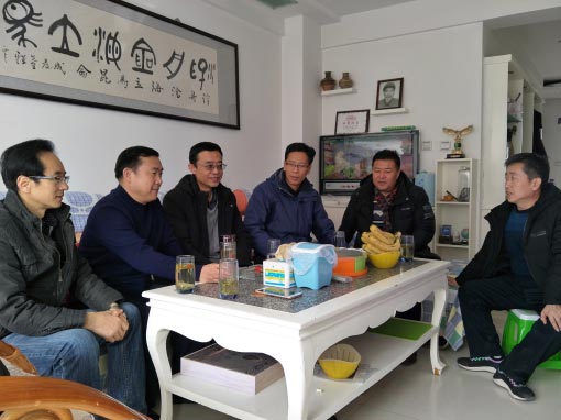 民盟定西市委走訪民盟臨洮縣委機關并慰問盟員508.jpg