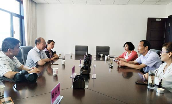 民盟張掖市委赴金開展美麗鄉(xiāng)村建設調(diào)研253xg.jpg 民盟張掖市委赴金開展美麗鄉(xiāng)村建設調(diào)研253xg.jpg