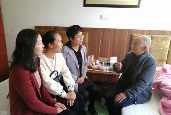 民盟高臺支部看望慰問老盟員338xg.jpg