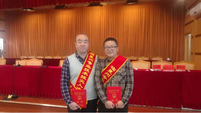 盟員賈西靈、車銘奮被授予臨夏州第七批專業技術拔尖人才榮譽稱號89.jpg 盟員賈西靈、車銘奮被授予臨夏州第七批專業技術拔尖人才榮譽稱號89.jpg