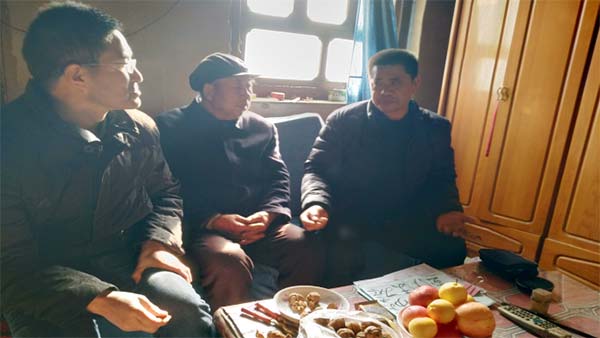 民盟渭源縣支部主委漆生權(quán)走訪慰問退休盟員244xg.jpg 民盟渭源縣支部主委漆生權(quán)走訪慰問退休盟員244xg.jpg