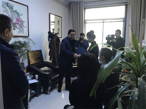 王新寧走訪慰問西峰區(qū)民主黨派238.jpg 王新寧走訪慰問西峰區(qū)民主黨派238.jpg