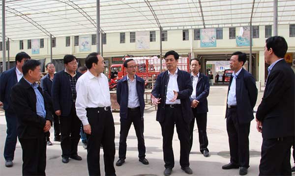 民盟天水市委主委安志宏調(diào)研甘谷市場(chǎng)建設(shè)與管理情況677xg.jpg