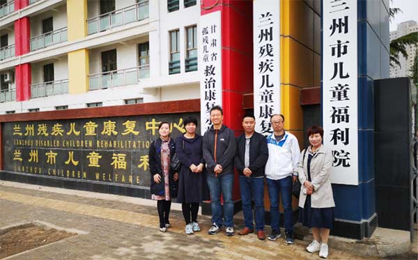 盟省委青年工作委員會探訪蘭州市兒童福利院421xg.jpg