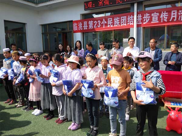 慰問兒童濟貧困---同畫統戰同心圓515xg.jpg 慰問兒童濟貧困---同畫統戰同心圓515xg.jpg