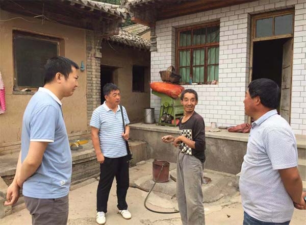 天水民盟38-民盟天水市委領導繼續深入幫扶村開展走訪慰問活動423xg.jpg