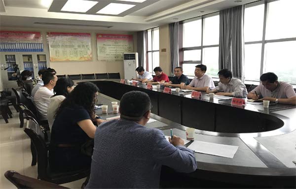 民盟西峰區(qū)委召開六屆八次委員(擴(kuò)大)會議601xg.jpg