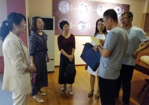 民盟湖南婁底市委專職副主委王紅貴780xg.jpg