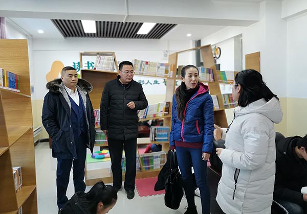 參觀圖書室xg.jpg 參觀圖書室xg.jpg