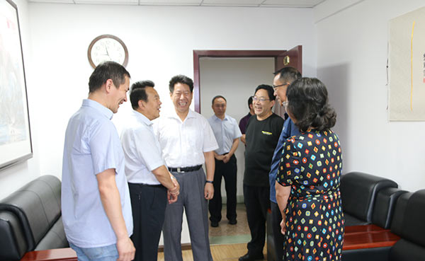 魏晉文與民盟蘭州市委領導班子成員交談xg.jpg