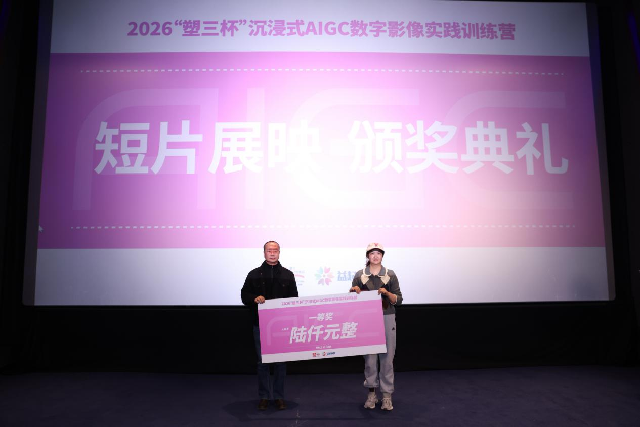 劉娜新華網1.png 劉娜新華網1.png