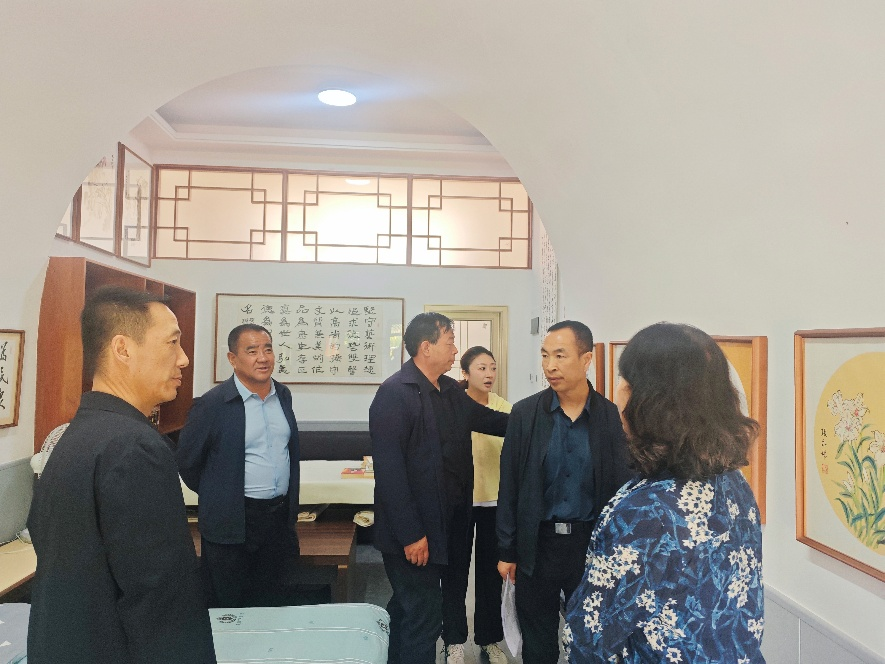 民盟西峰區(qū)機關(guān)支部開展“老盟員講盟史”活動.png